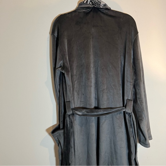 Natori Men's Kasem Tiger-Print Shawl-Collar Velour Robe - Picture 6 of 6